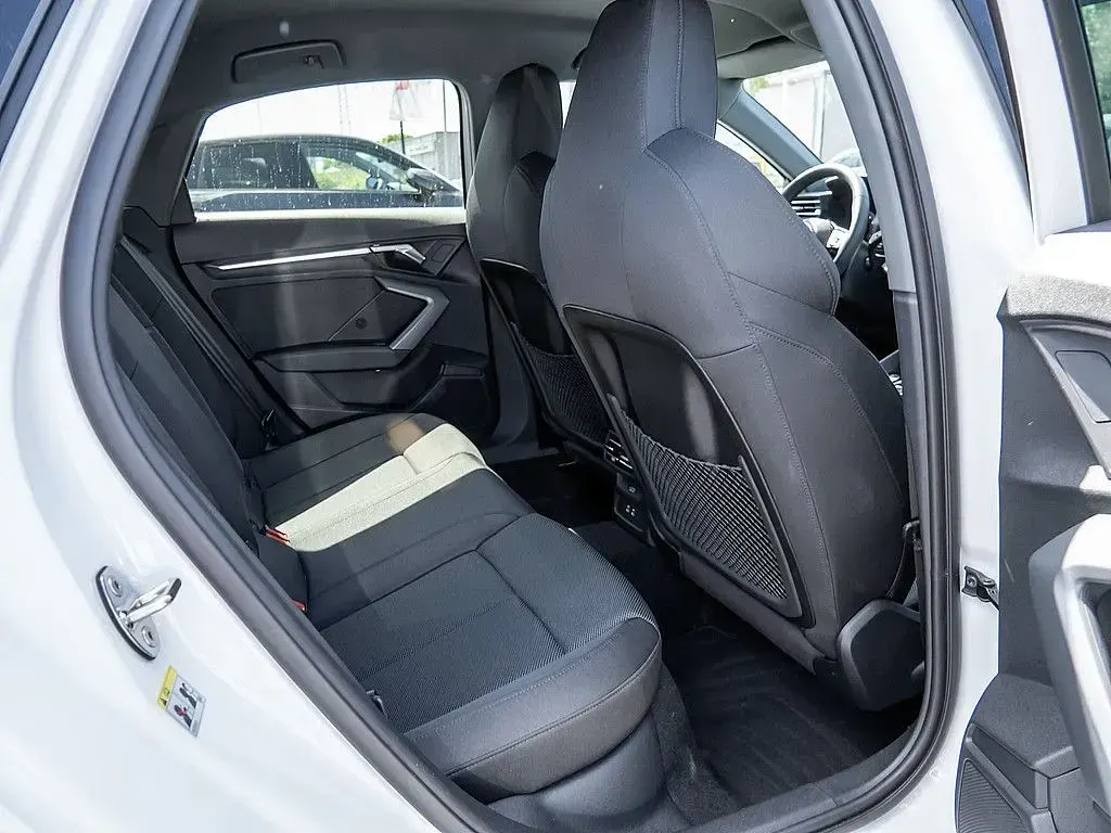 Gebraucht Audi A3 Business 150 PS (110 kW) 2025 Gletscherweiß metallic Limousine