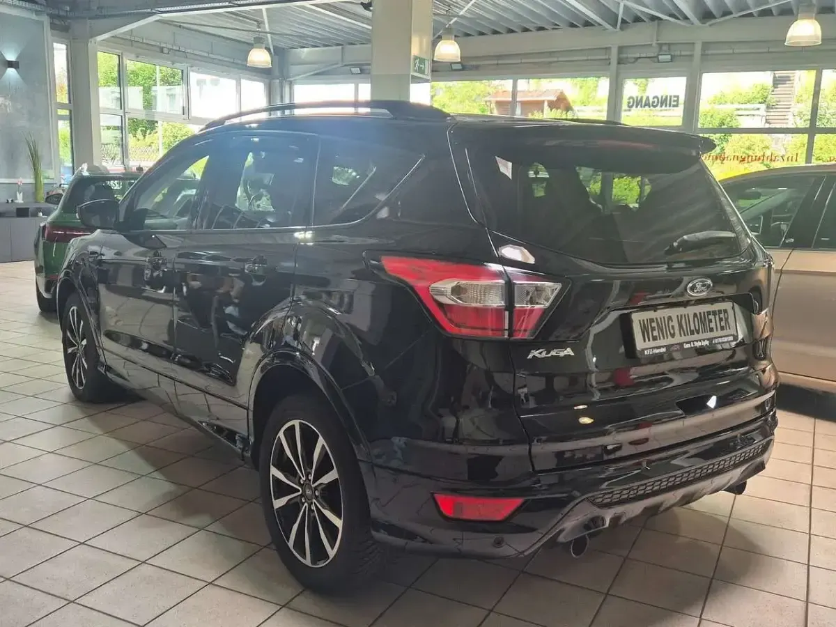 Gebraucht Ford Kuga ST-Line 175 PS (128 kW) 2020 Schwarz SUV