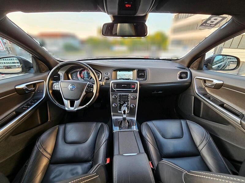 Schwarz Gebraucht 2014 Volvo V60 Summum Kombi | 9.900 € (Fairer Preis) - Bild 1/4