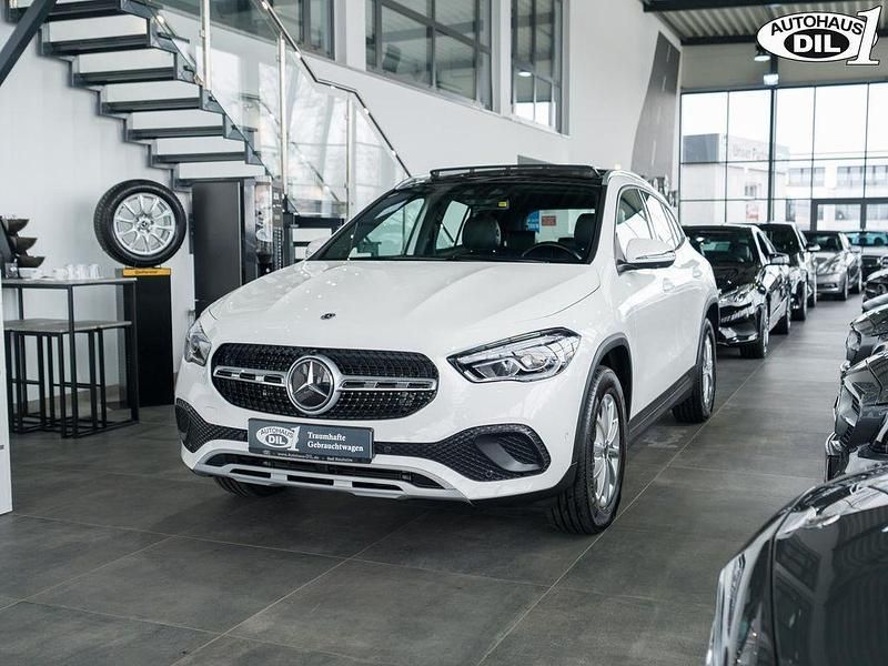 Gebraucht Mercedes GLA200 163 PS (119 kW) 2020 Polarweiss SUV