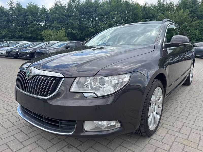 Braun Gebraucht 2010 Skoda Superb Ambition Kombi | 3.490 € (Fairer Preis) - Bild 1/4