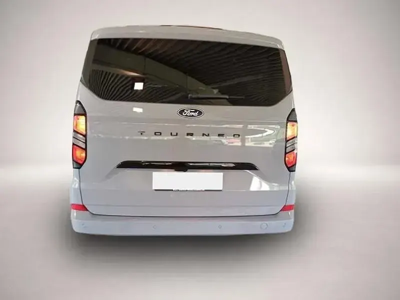 Neu Ford Tourneo Custom 170 PS (125 kW) 2026 Manufacturer Van