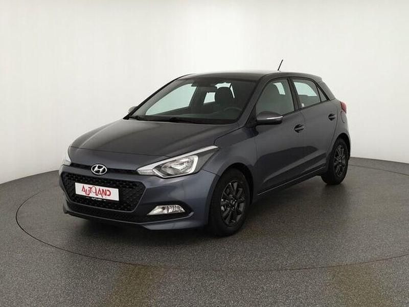 Grau Gebraucht 2018 Hyundai i20 YES! Kleinwagen | 12.990 € (Teuer) - Bild 1/4