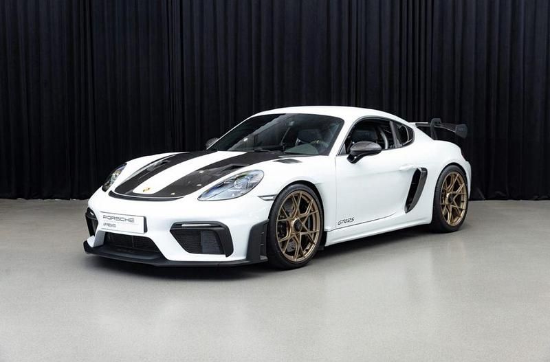 Weiß Gebraucht 2025 Porsche 718 Cayman GT4 Coupé | 174.692 € (Etwas zu teuer) - Bild 1/4