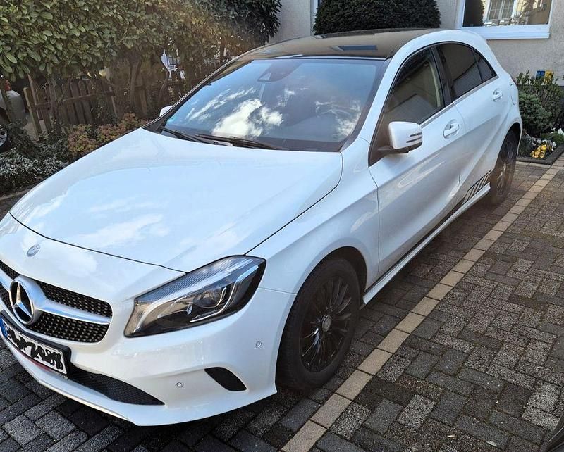 Gebraucht Mercedes A180 Urban 122 PS (89 kW) 2017 Weiß Limousine