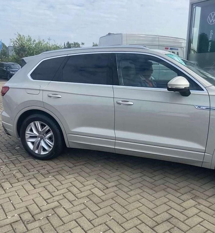 Beige Gebraucht 2022 VW Touareg R-line SUV | 46.000 € (Superpreis) - Bild 1/4