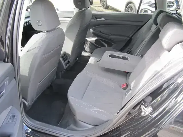 Gebraucht VW Golf VIII Style 131 PS (96 kW) 2024 Deep black perleffekt Kombi