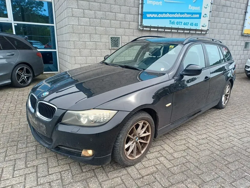 Gebraucht BMW 318 143 PS (105 kW) 2009 Schwarz Kombi