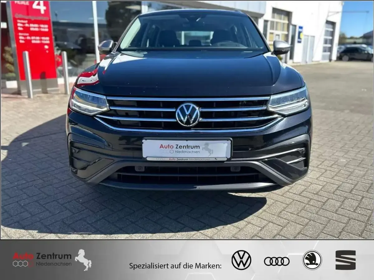 Gebraucht VW Tiguan Allspace Life 150 PS (110 kW) 2023 Deep black pearlescent SUV
