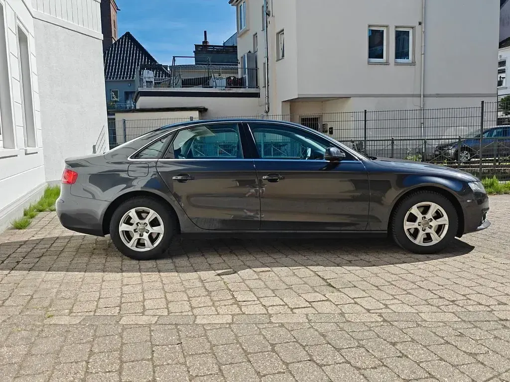 Gebraucht Audi A4 Ambiente 160 PS (117 kW) 2010 Schwarz Limousine