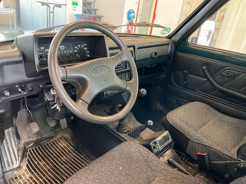 Gebraucht Lada niva 82 PS (60 kW) 2009 Grün SUV