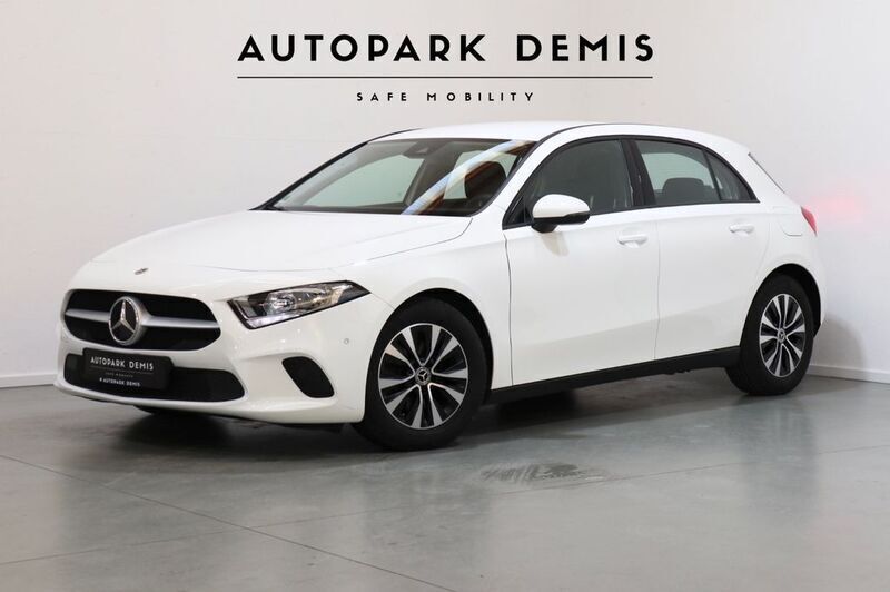 Weiß Gebraucht 2021 Mercedes A180 Limousine | 18.585 € (Superpreis) - Bild 1/4