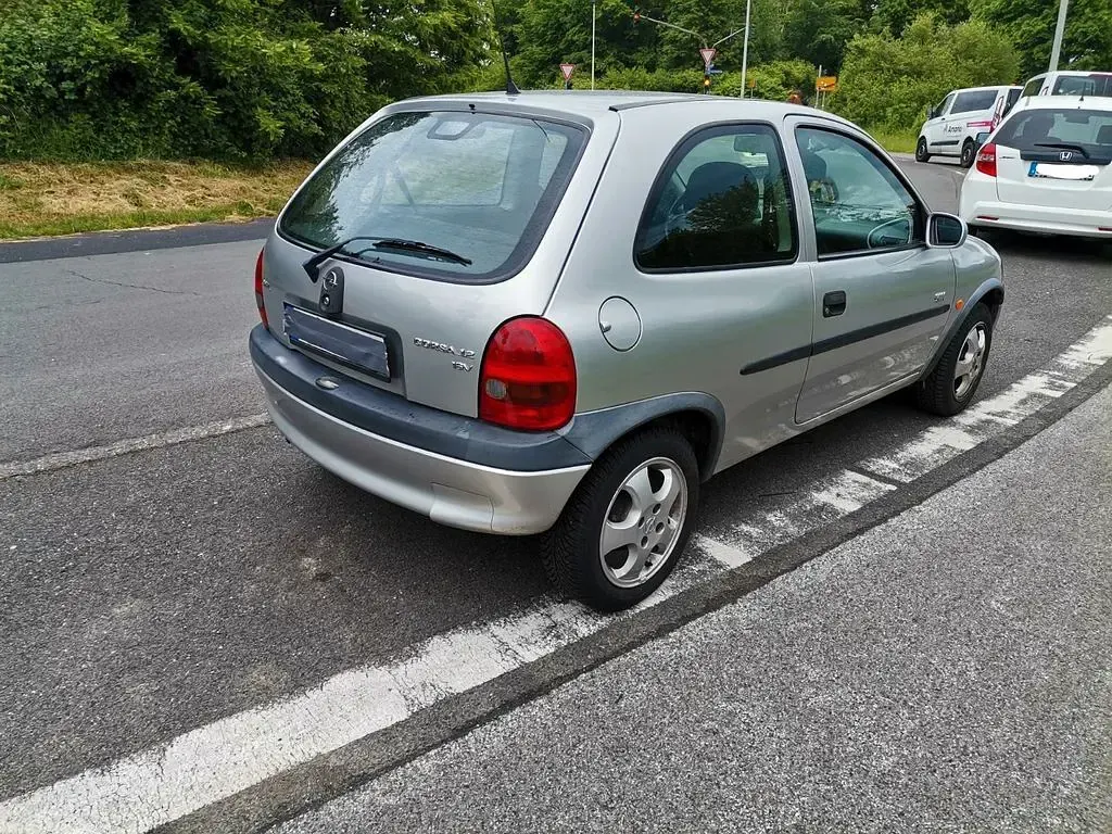 Gebraucht Opel Corsa Edition 65 PS (47 kW) 2000 Silber Limousine