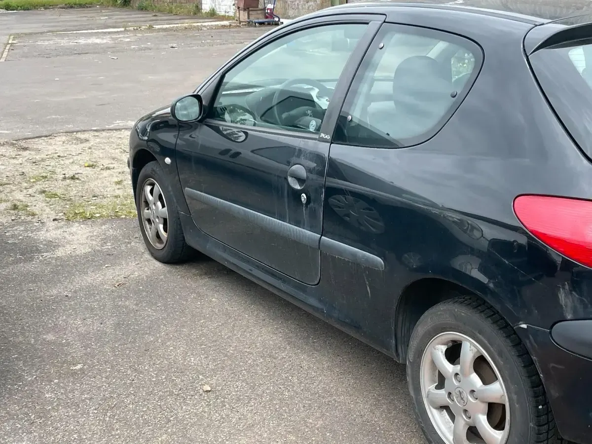 Gebraucht Peugeot 206 63 PS (46 kW) 2000 Schwarz Kleinwagen