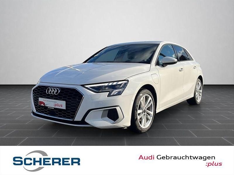 Ibisweiß Gebraucht 2022 Audi A3 Sportback e-tron Advanced Limousine | 24.900 € (Fairer Preis) - Bild 1/4