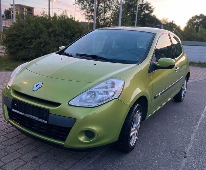 Grün Gebraucht 2011 Renault Clio II Kleinwagen | 2.490 € (Fairer Preis) - Bild 1/4
