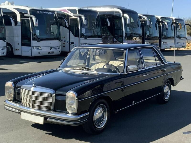 Gebraucht Mercedes W115 54 PS (39 kW) 1973 Schwarz Limousine