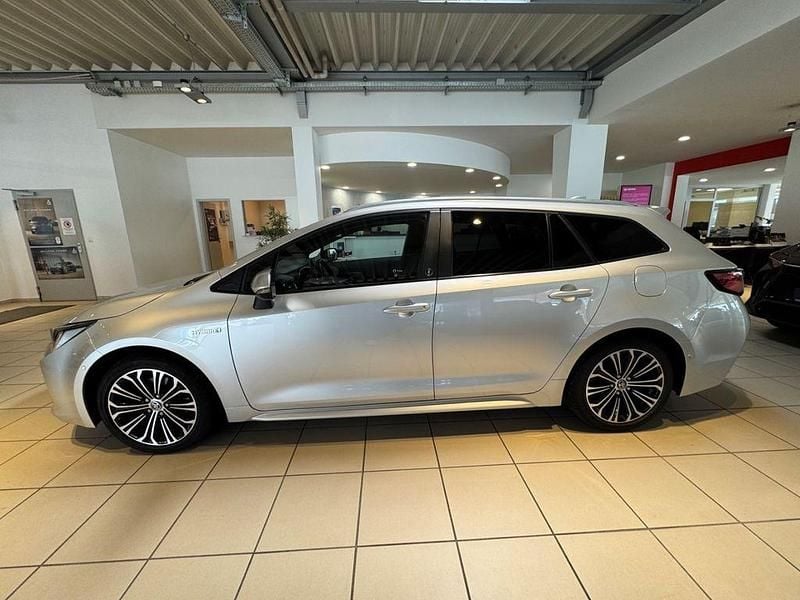 Gebraucht Toyota Corolla Team 184 PS (135 kW) 2021 Precious silver Kombi