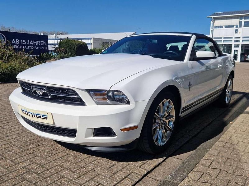 Gebraucht Ford Mustang Convertible 309 PS (227 kW) 2011 Weiß Cabrio