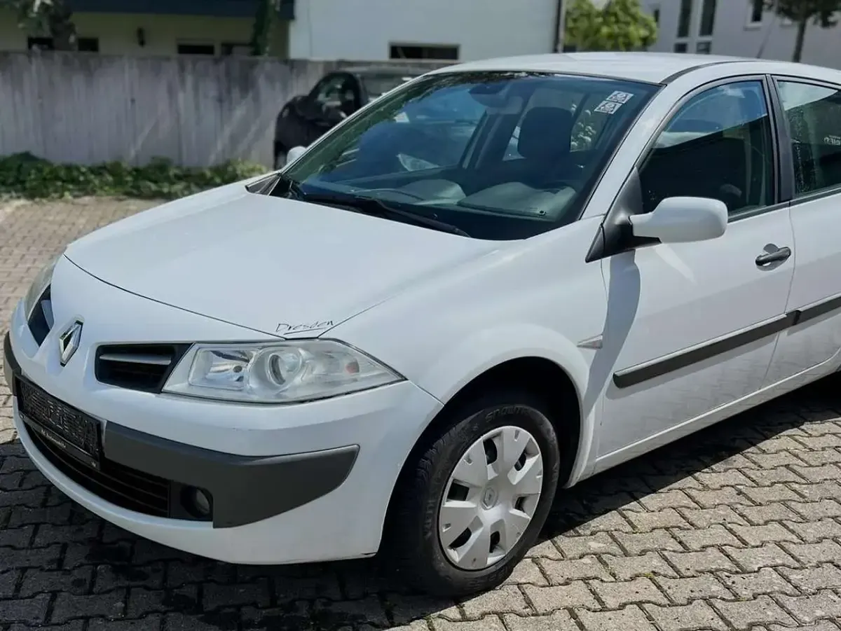 Gebraucht Renault Mégane III 111 PS (81 kW) 2009 Weiß Limousine