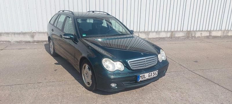 Grün Gebraucht 2004 Mercedes C220 Classic Limousine | 950 € (Superpreis) - Bild 1/4