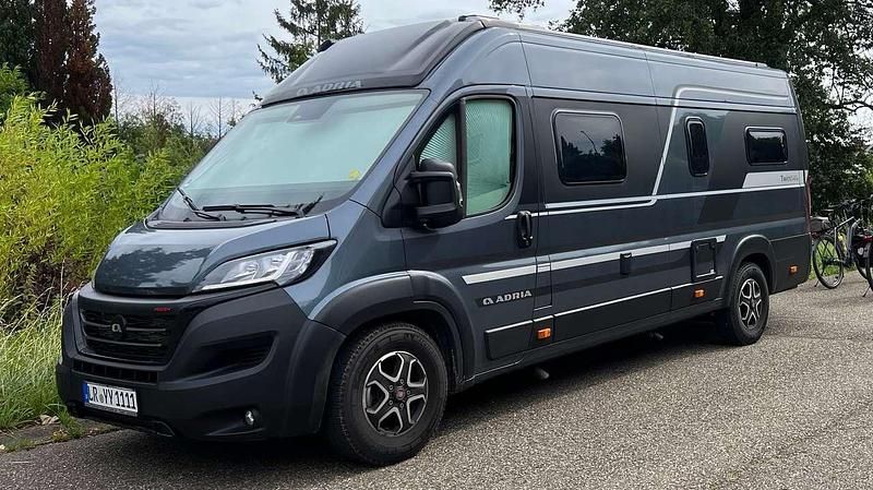 Grau Gebraucht 2023 Fiat Ducato Van | 79.900 € - Bild 1/4