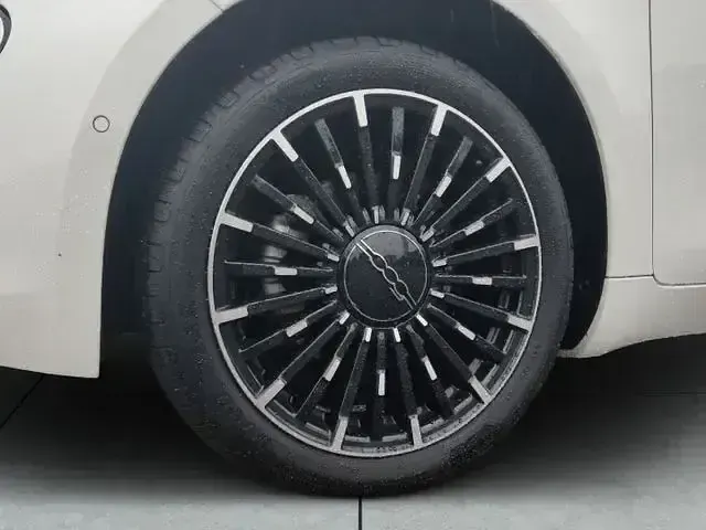 Gebraucht Fiat 500e Basis 86 kW (118 PS) 2023 Weiß Kleinwagen