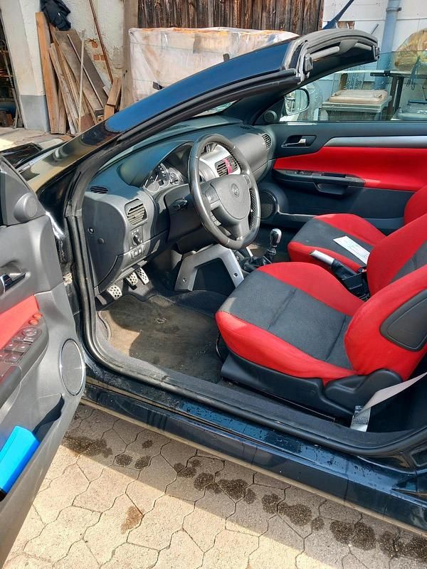 Gebraucht Opel Tigra 90 PS (66 kW) 2005 Schwarz Cabrio