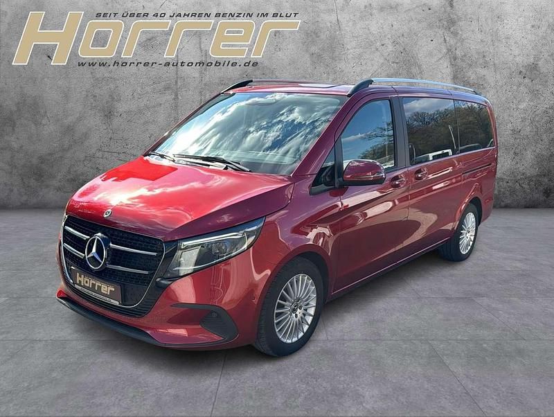 Hyazinthrot metallic Gebraucht 2024 Mercedes V250 Style Van / Kleinbus | 63.780 € (Superpreis) - Bild 1/4