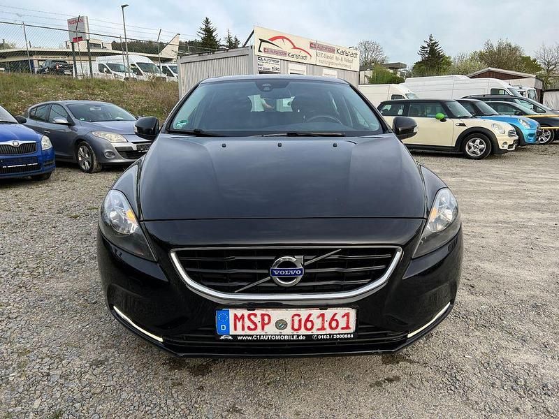 Schwarz Gebraucht 2015 Volvo V40 Kinetic Kombi | 5.900 € (Fairer Preis) - Bild 1/4