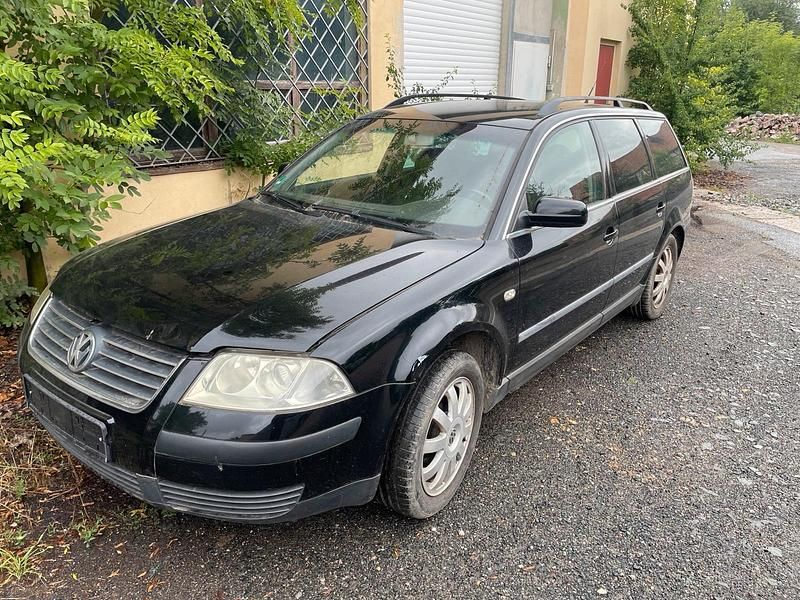 Schwarz Gebraucht 2002 VW Passat Kombi | 800 € (Superpreis) - Bild 1/2