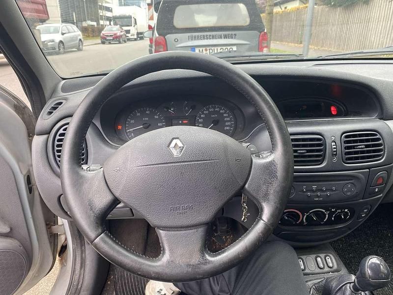 Gebraucht Renault Mégane 75 PS (55 kW) 2000 Limousine