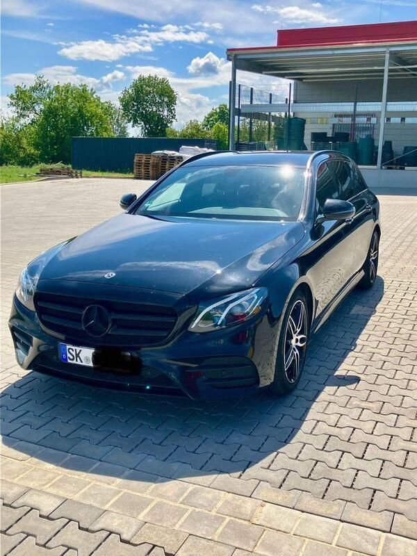 Schwarz Gebraucht 2016 Mercedes E220 AMG line Kombi | 20.750 € (Fairer Preis) - Bild 1/4