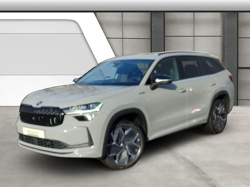 Stahlgrau Neu 2025 Skoda Kodiaq SportLine SUV | 54.979 € (Etwas zu teuer) - Bild 1/4