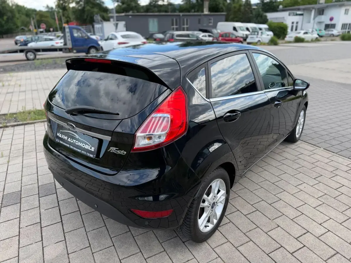 Gebraucht Ford Fiesta Titanium 125 PS (91 kW) 2017 Schwarz Kleinwagen
