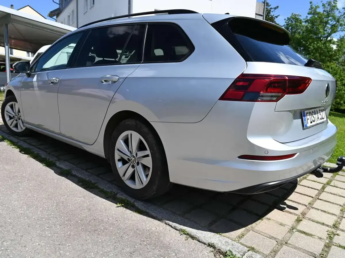 Gebraucht VW Golf VIII Life 131 PS (96 kW) 2023 Silber Kombi