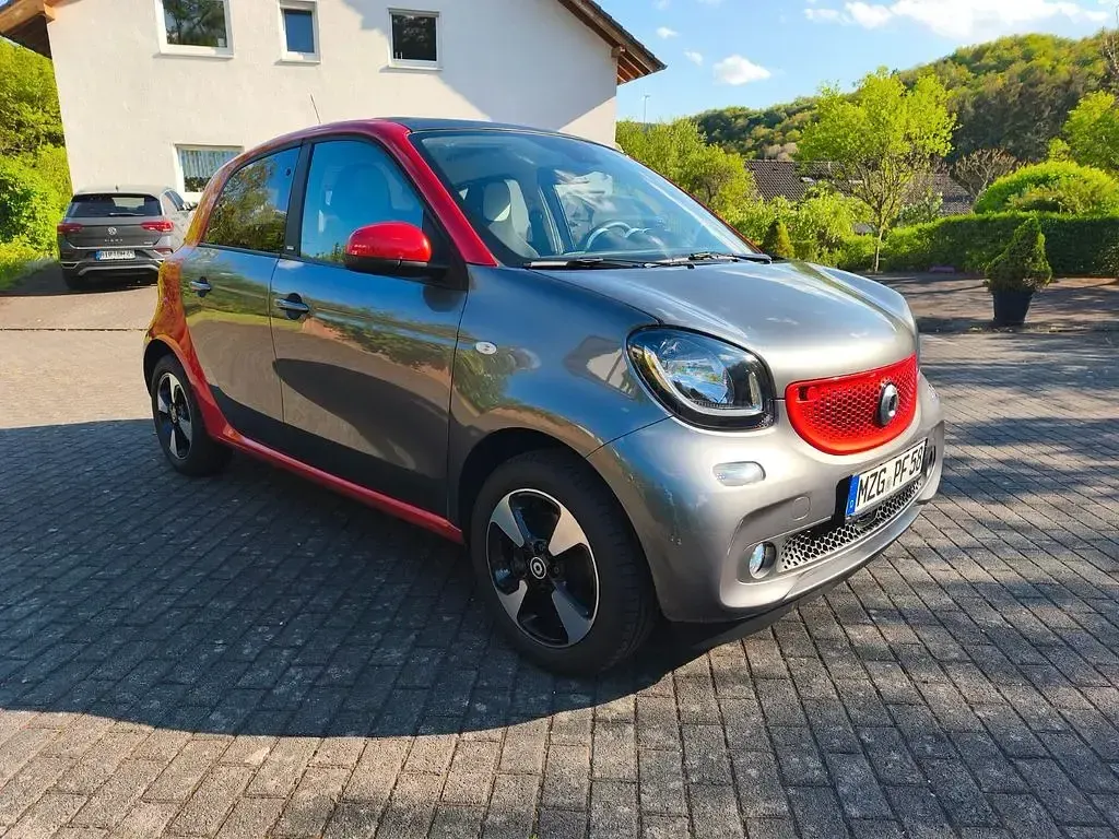 Używany Smart ForFour 90 KM (66 kW) 2019 Szary Hatchback
