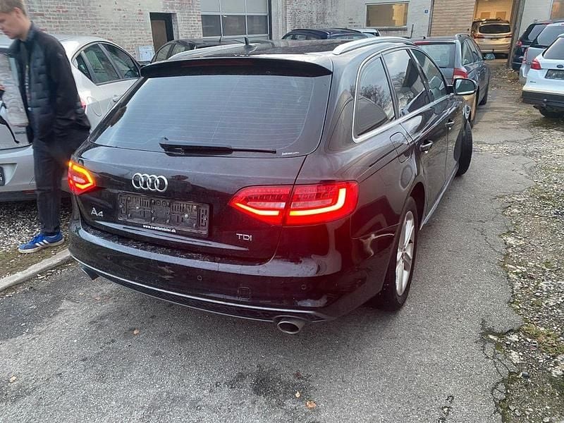 Gebraucht Audi A4 Attraction 204 PS (150 kW) 2014 Schwarz Limousine