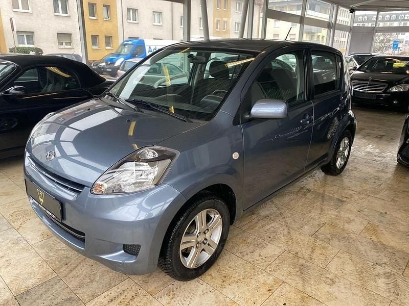 Gebraucht Daihatsu Sirion 91 PS (66 kW) 2009 Grau Kleinwagen