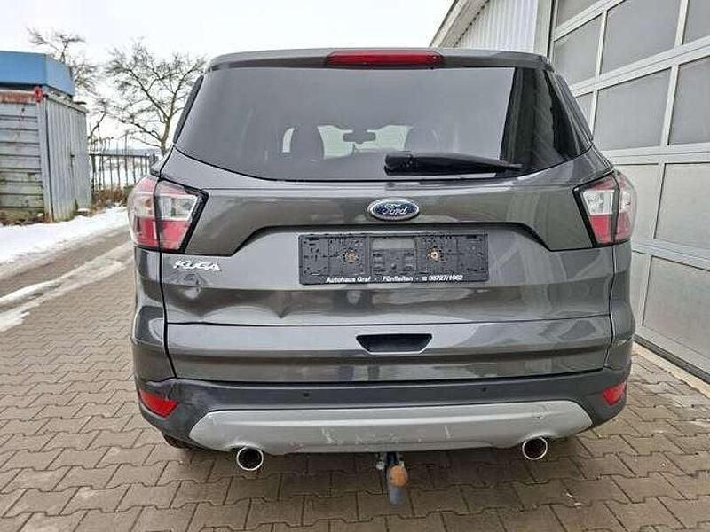 Gebraucht Ford Kuga 150 PS (110 kW) 2019 Grau SUV