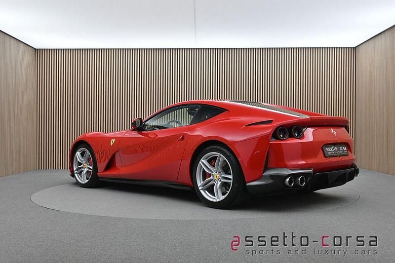 Second-hand Ferrari 812 799 CP (587 kW) 2019 Roșu