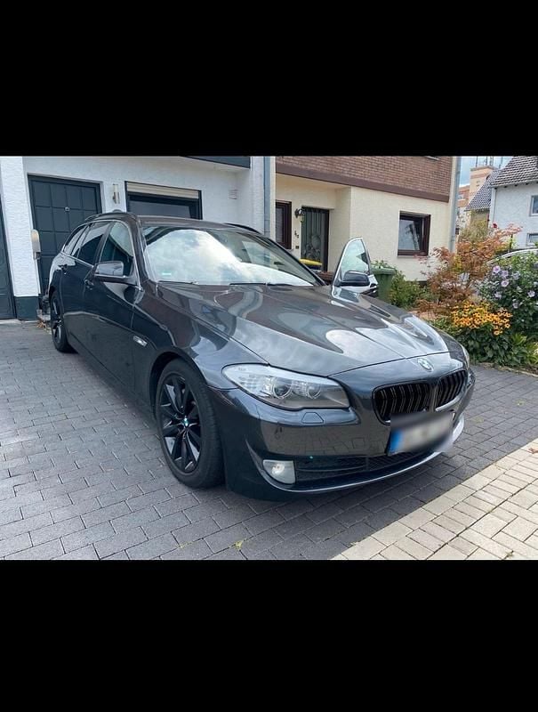 Schwarz Gebraucht 2010 BMW 525 Kombi | 7.500 € (Fairer Preis) - Bild 1/4