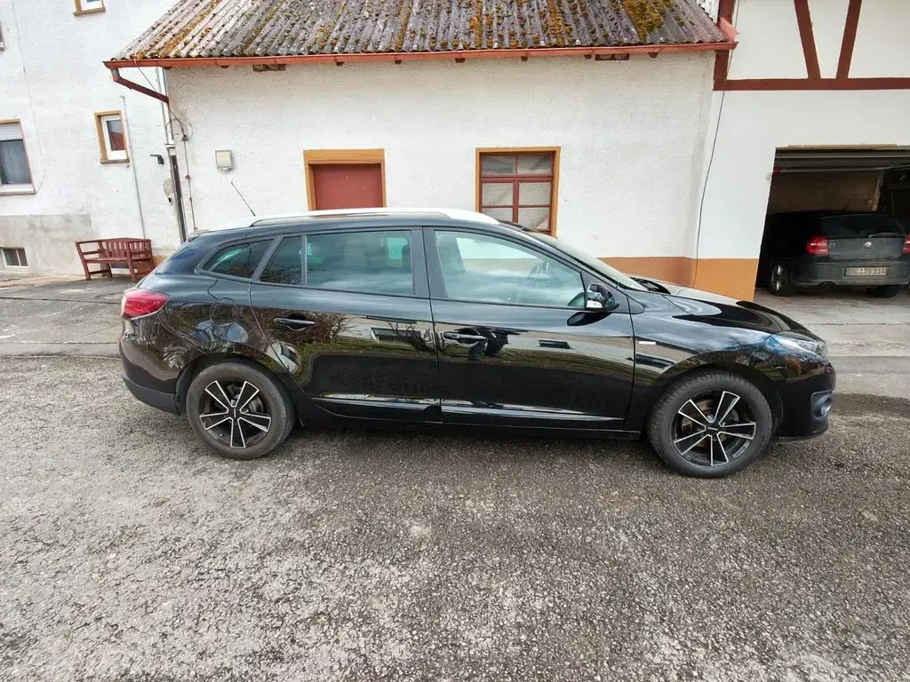 Gebraucht Renault Mégane III 132 PS (97 kW) 2015 Schwarz Limousine