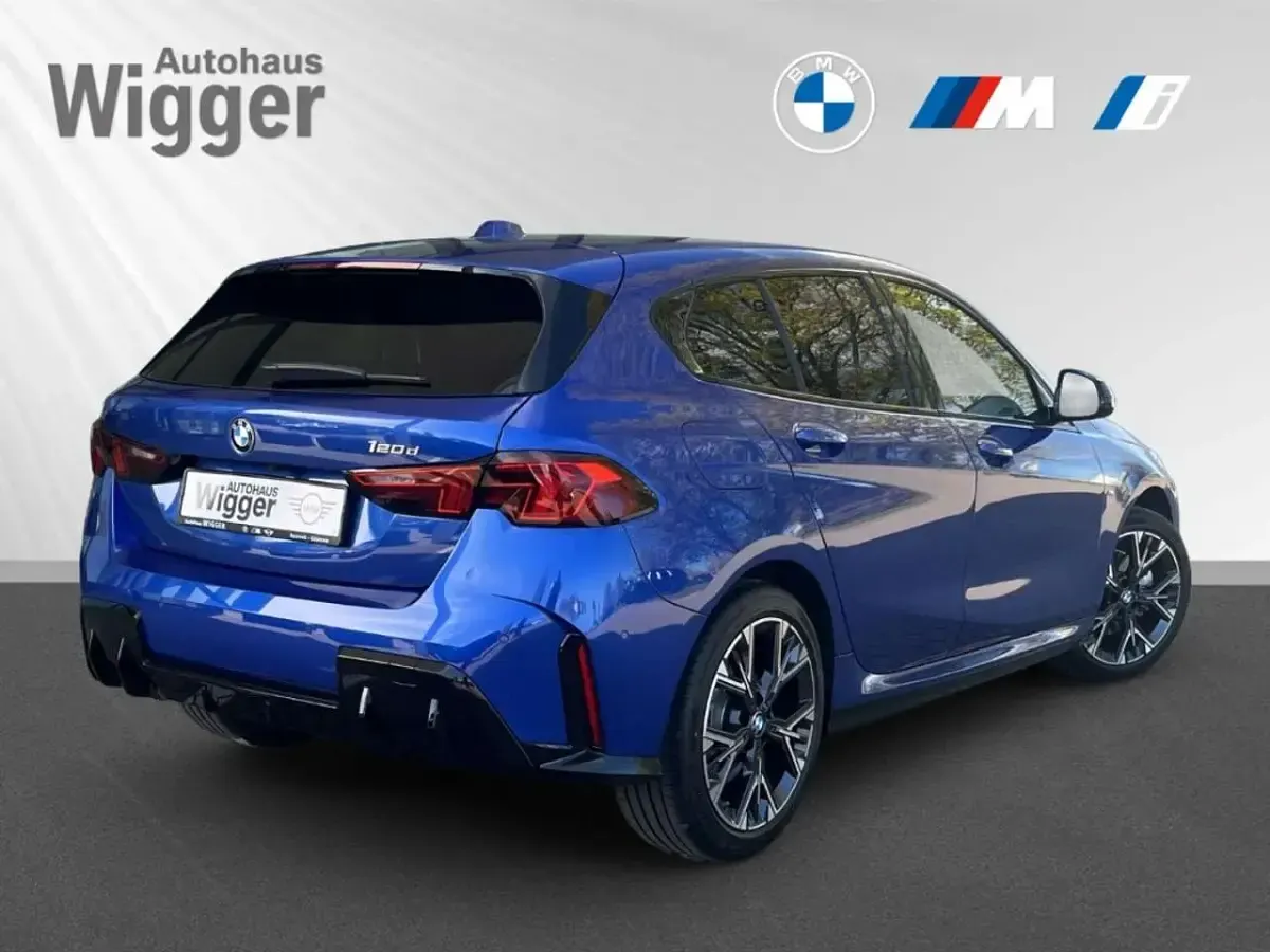 Gebraucht BMW 120 M Sport 163 PS (119 kW) 2025 Portimao blau metallic Kleinwagen