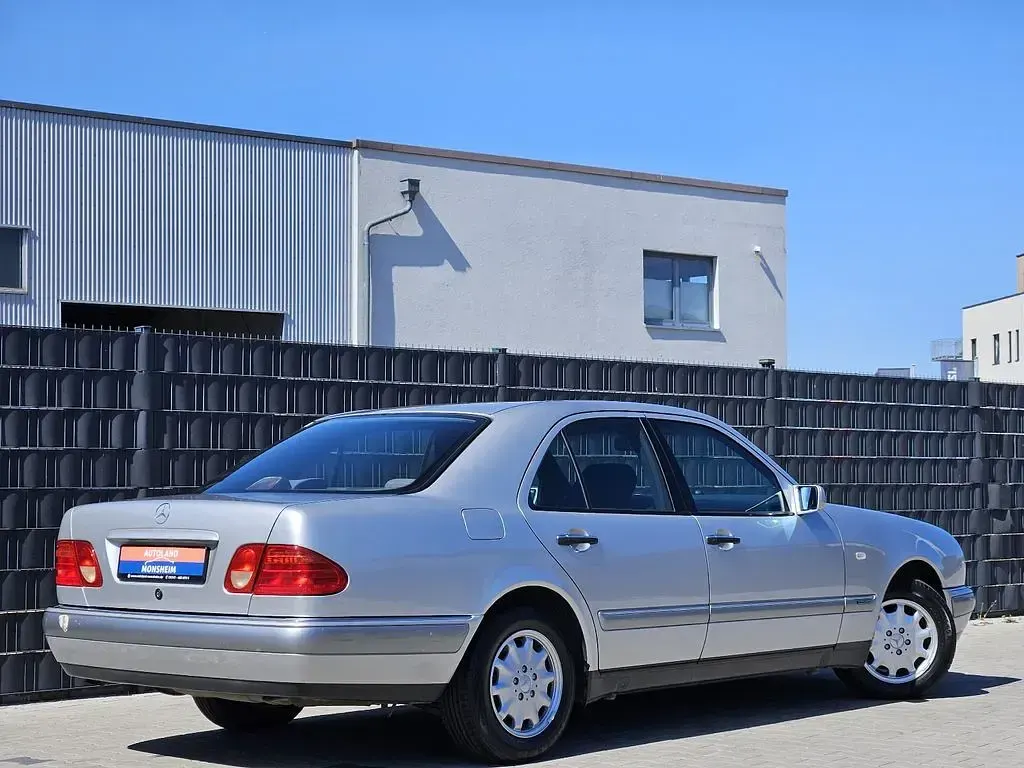 Gebraucht Mercedes E200 Elegance 136 PS (100 kW) 1998 Silber Limousine