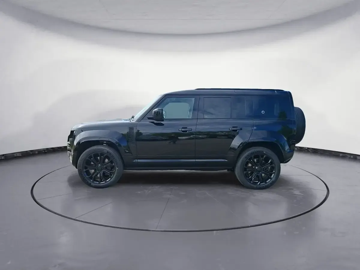 Gebraucht Land Rover Defender Black Edition 635 PS (467 kW) 2026 SUV
