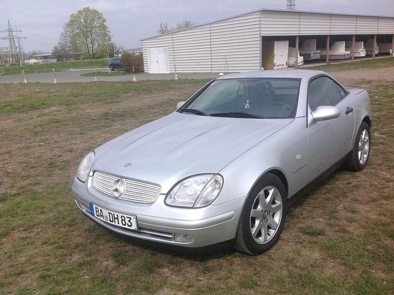 Gebraucht Mercedes SLK230 193 PS (141 kW) 1998 Silber Cabrio