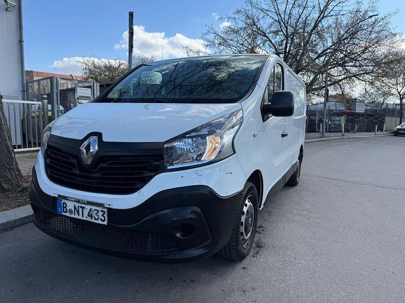 Gebraucht Renault Trafic 95 PS (69 kW) 2017 Weiß Van / Kleinbus