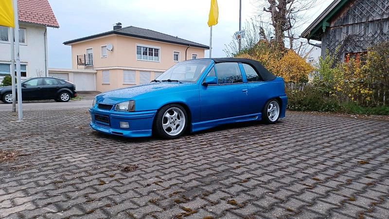 Blau Gebraucht 1990 Opel Kadett Cabrio | 4.888 € - Bild 1/4