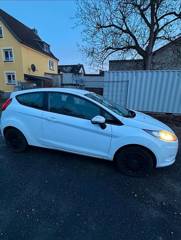 Gebraucht Ford Fiesta 82 PS (60 kW) 2009 Weiß Kleinwagen